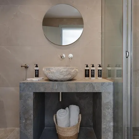 Naxos Tower Hotell *