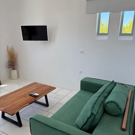 Naxos Tower 酒店 *